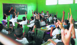 Piden que bilingües den inglés solo en zonas seguras