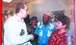 Don Julio Arriola, a sus 93 años continúa en busca de la noticia