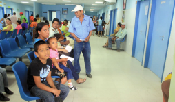 Adelantan pasantía para suplir a internos