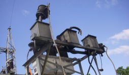 Vecinos cortan árbol y dejan sin energía a Tela y alrededores