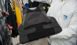 Fabrican ropa blindada para niños en Estados Unidos