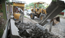 Ordenan demoler caseta de seguridad en Jardines del Valle