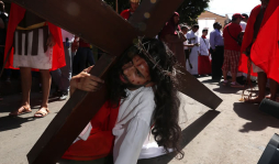 'Los hondureños viven en permanente Viernes Santo”