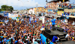 Capriles y Chávez intensifican campañas