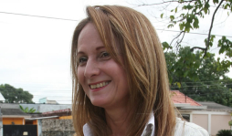 'Me molesta que el político use a la gente”: Reina Martell