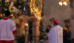 Iglesia llama a militares a construir la paz