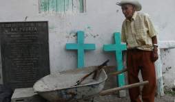 Victoriano Bueso duerme entre muertos 'con un ojo abierto”