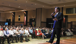 Exitoso empresario diserta en la CCIC