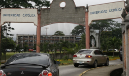 Universidad Católica comienza a formar comunicadores