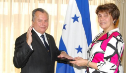 Juramentan embajador de Honduras en Argentina