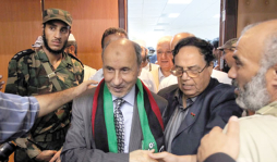 Sarkozy: 'Gadafi es un peligro, hay que acabar el trabajo”