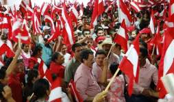 Mauricio Villeda exige a Juan Orlando Hernández dejar el Congreso