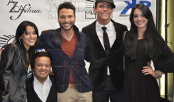 Pequeño catracho anhela ser gigante de la actuación en EUA