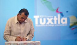 CA y México firman acuerdo para ampliar TLC