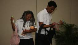 Adolescentes inician vida sexual a los 14 años