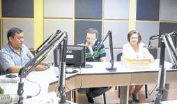 'Los políticos hacen llorar, yo hago reír”