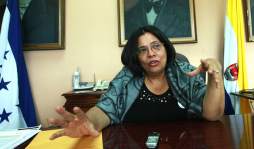 Rectora Julieta Castellanos finaliza período en abril