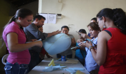 Honduras: Jóvenes aprenden a elaborar mascarones