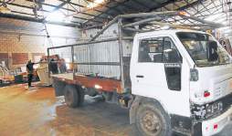 Con camiones y rastras saquean bodegas de Dima en San Pedro Sula