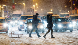 Cancelan vuelos en Europa por frío