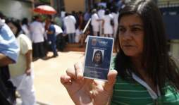 Médicos opuestos a portar carnet