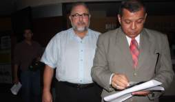 Héctor Tito Guillén declara en Fiscalía por el caso de las camaroneras