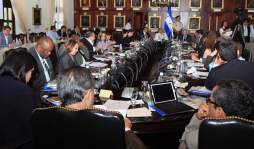 Ministro de Educación vincula a dirigentes en robo de computadoras