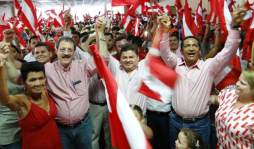 Mauricio Villeda exige a Juan Orlando Hernández dejar el Congreso