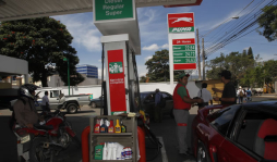 Anuncian octava rebaja a combustibles en Honduras