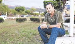 'Los políticos hacen llorar, yo hago reír”