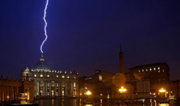 Algunas anécdotas alrededor del papado