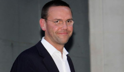 James Murdoch dimite como directivo de diarios británicos