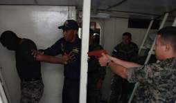 Colombia entrena a navales de Honduras para 'cazar” narcos