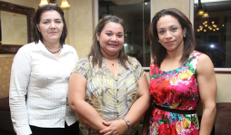 Alegre fiesta maternal