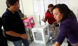 En simulacro despejan dudas de cómo votar en primarias en Honduras