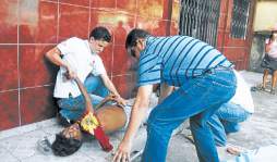 Socorristas de la Cruz Roja, héroes de una institución que agoniza