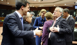 Grecia se aleja del impago de deuda