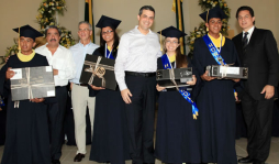 Histórica graduación de Mhotivo