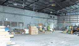 Con camiones y rastras saquean bodegas de Dima en San Pedro Sula