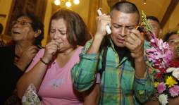 Lloran y piden con fe a la morenita de El Piligüín