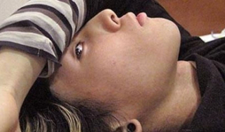 Un japonés subasta y cocina sus genitales en un banquete