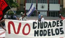 Acusan de traición a la patria a Lobo y a 126 diputados