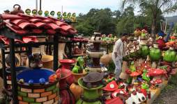 Arte y colorido en plena carretera