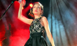 Natalia Lafourcade expone su intimidad en 'reality”