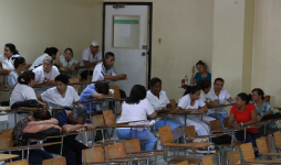 Cancelan 40 cirugías por paro de empleados en el Mario Rivas