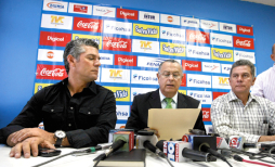 El 'Cuate' Castillo quiere continuar con Honduras