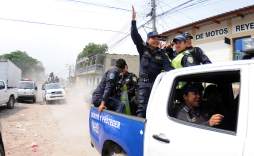 Honduras: suspendidos 100 policías por huelga