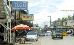 En auge zona comercial de Peña Blanca