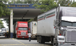 Piden solventar cobro en frontera