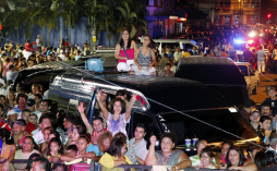 Elvis Crespo pone el sabor en la noche del Carnaval en La Ceiba